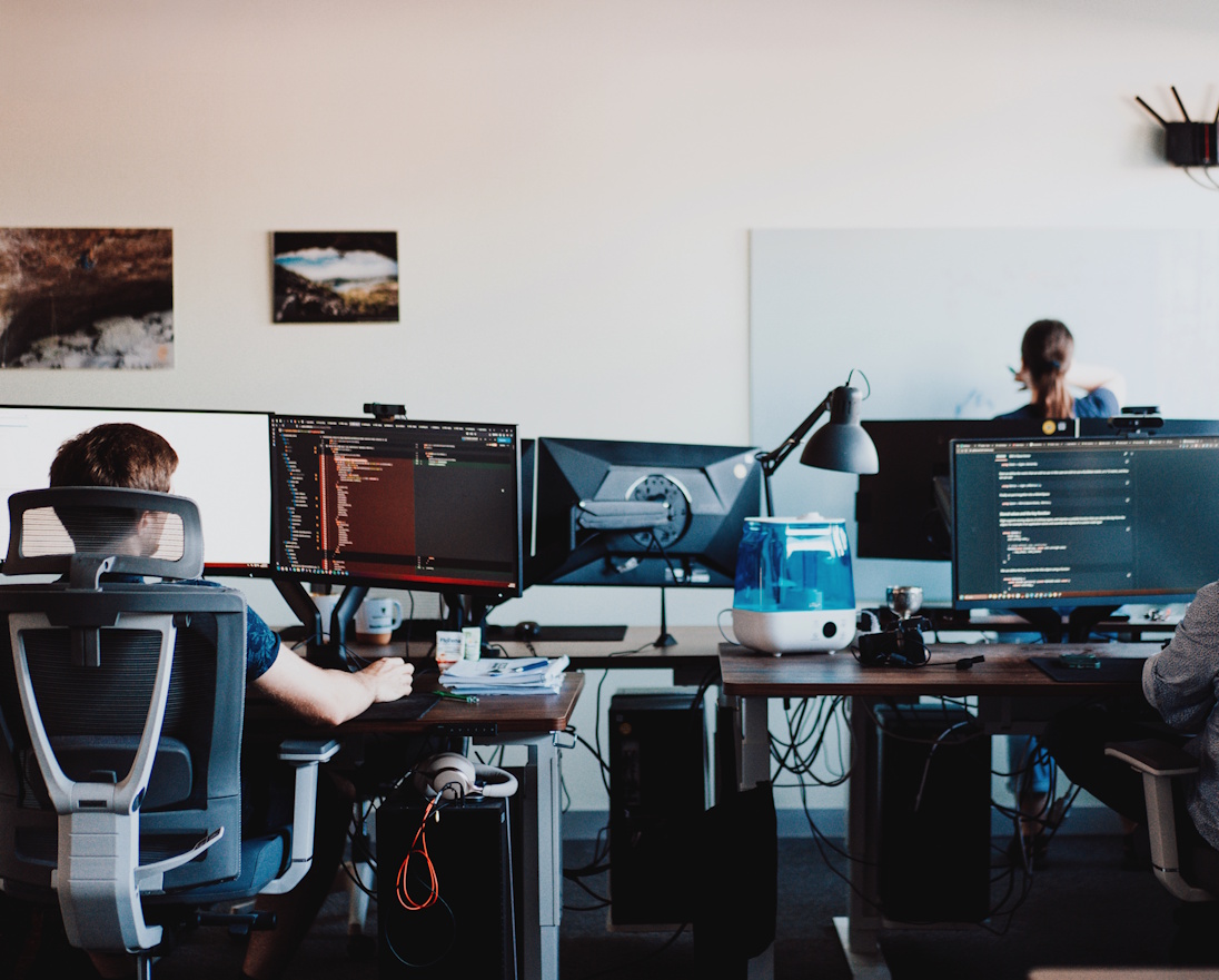 Softwareentwicklung im Büro von byte robotics