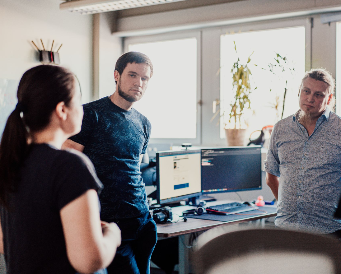 Robotik-Team im technischen Austausch
